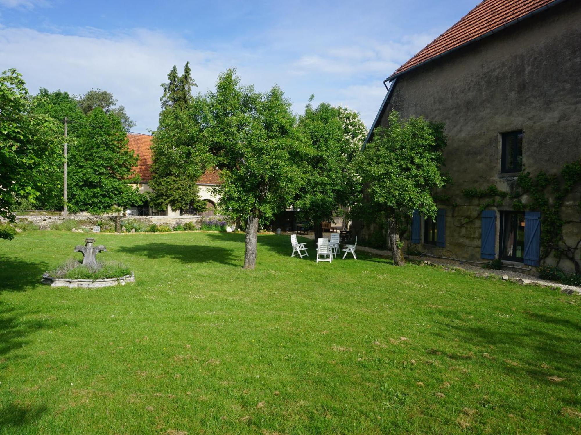 Chambre D'Hotes Juste-Confortable Fleurey-les-Lavoncourt Exteriör bild