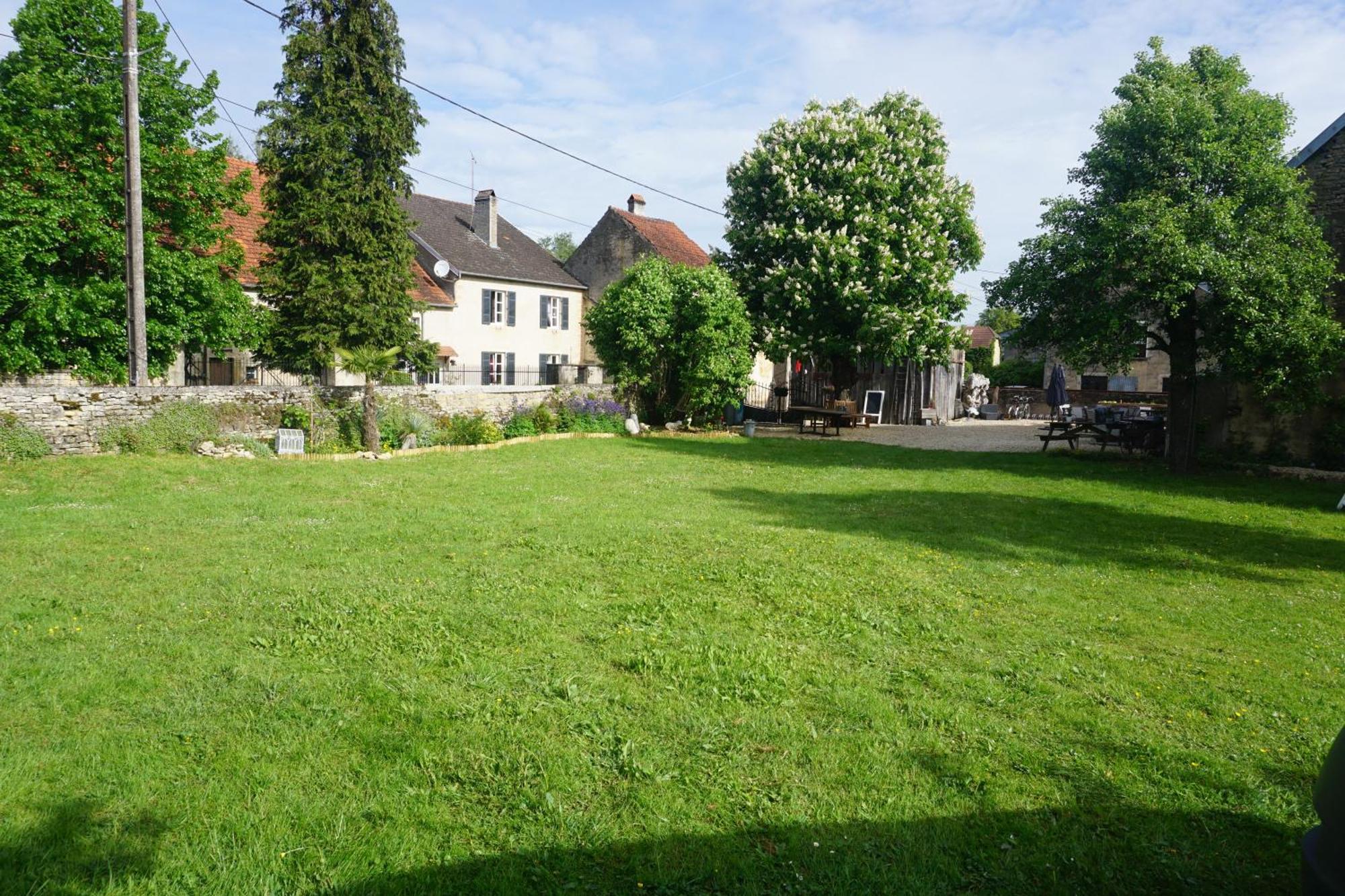 Chambre D'Hotes Juste-Confortable Fleurey-les-Lavoncourt Exteriör bild